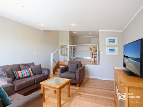Angourie Blue 1 - Great Ocean Views - Surfing Beaches - Kingaroy Accommodation 2