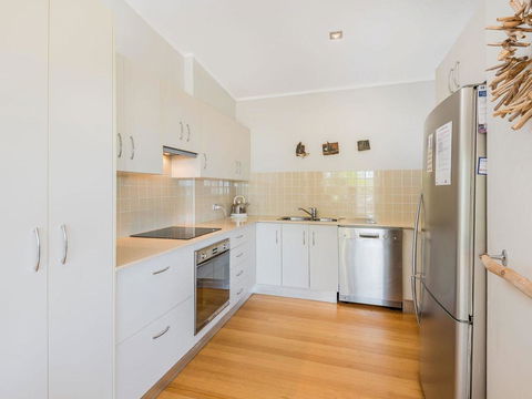 Angourie Blue 7- Stroll To Surfing Beaches. - Kingaroy Accommodation 3