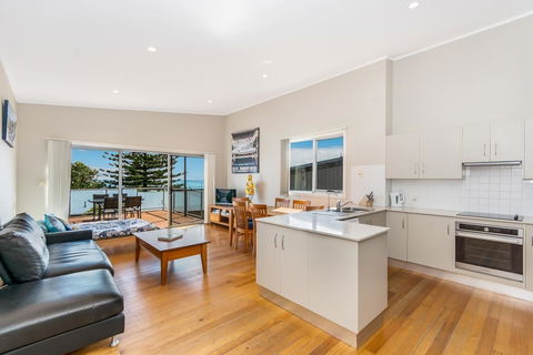 Angourie Blue Unit 2 - Kingaroy Accommodation 2