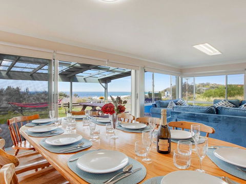 Antonio's Paradise - Spectacular Views Over Warrain Beach - Kingaroy Accommodation 3