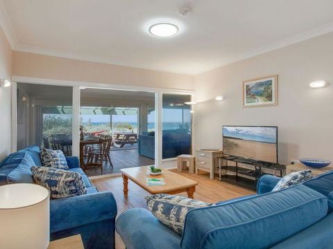Antonio's Paradise - Spectacular Views Over Warrain Beach - Kingaroy Accommodation 2