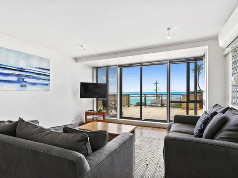 APARTMENT 12 PACIFIC APARTMENTS- Across From The Pier - Kingaroy Accommodation 3