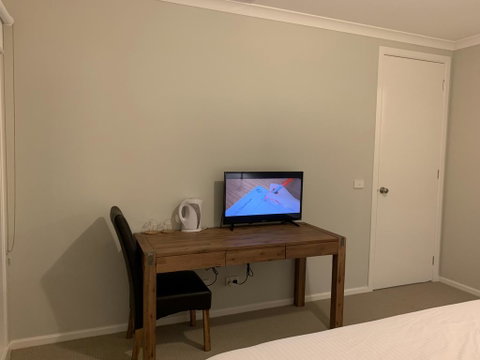 Apple House Truganina - Kingaroy Accommodation 2