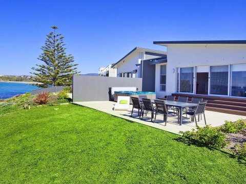 Aqua - Views Over Jones Beach - Kingaroy Accommodation 0
