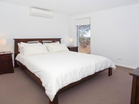 Aqua - Views Over Jones Beach - Kingaroy Accommodation 2