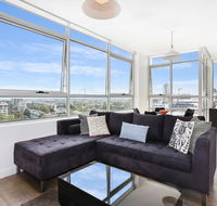As the Sun Sets - Modern and Spacious 2BR Zetland Apartment Facing the Setting Sun - Kingaroy Accommodation
