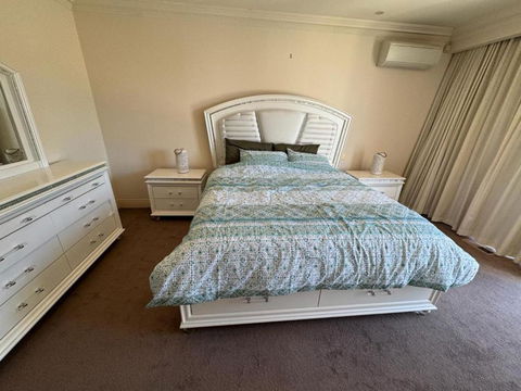 Luxurious Townhouse Retreat In Prestigious Brighton - Kingaroy Accommodation 1
