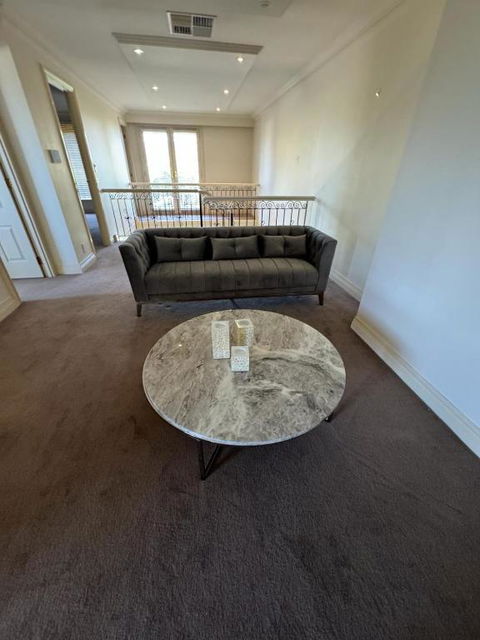 Luxurious Townhouse Retreat In Prestigious Brighton - Kingaroy Accommodation 2