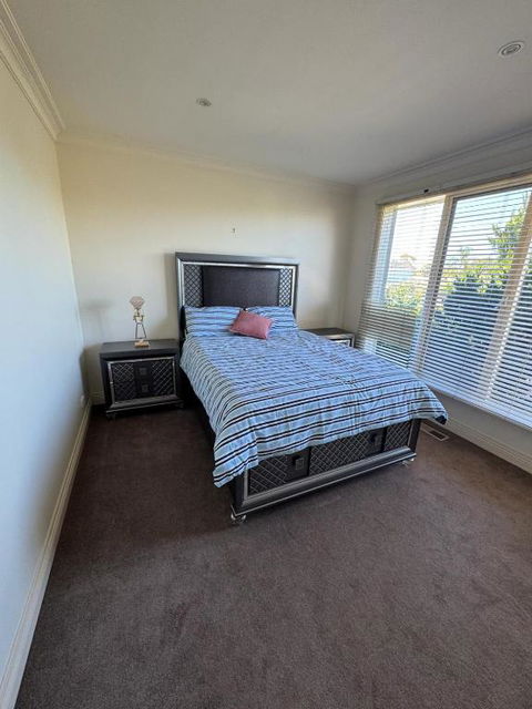 Luxurious Townhouse Retreat In Prestigious Brighton - Kingaroy Accommodation 3