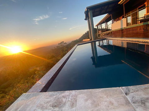 Luxurious Hinterland Guest House With HEATED POOL Sleeps 10 Brisbane Scenic Rim Gold Coast - Kingaroy Accommodation 3