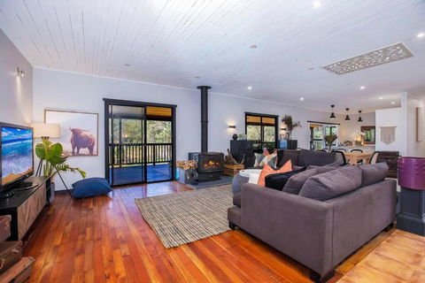 Luxury Farm House On 20 Acres - Sleeps 22 - Kingaroy Accommodation 0