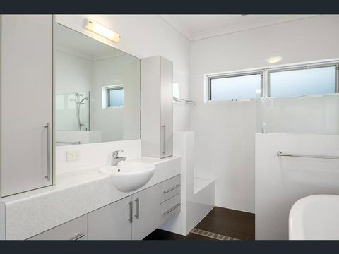 Maison De Samy Entire Swan River Bliss Australia - Kingaroy Accommodation 3