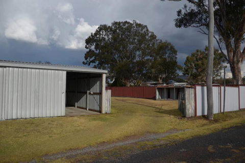 Manor Cottage - Kingaroy Accommodation 3