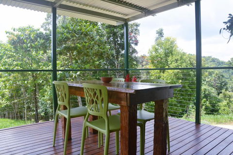 Mena Creek Flower House - Kingaroy Accommodation 0