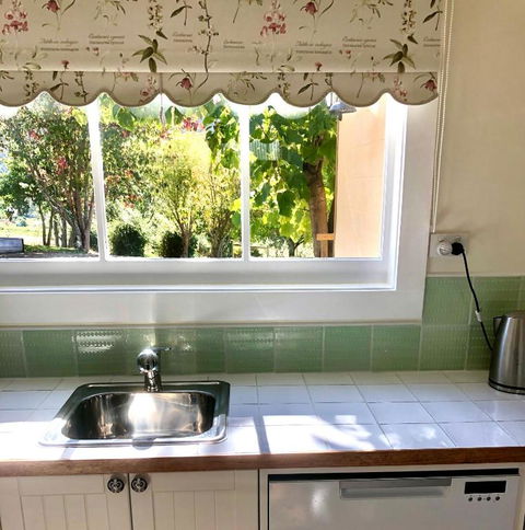 Maple Hill Cottage - Kingaroy Accommodation 2