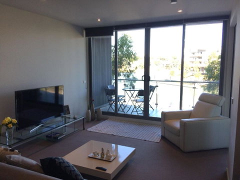 Marina View Apartment On The Maribyrnong River, Melbourne - Kingaroy Accommodation 3