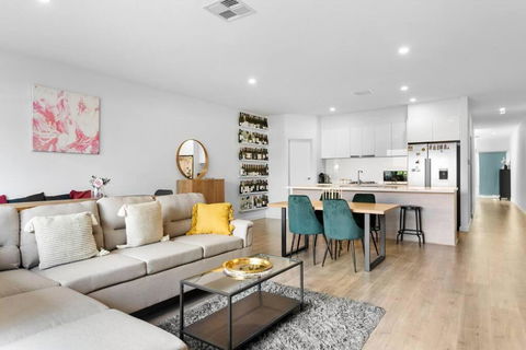 Mellow&Modernized Townhouse-3Beds-Quiet-Anzac Hwy - Kingaroy Accommodation 1