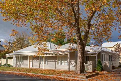Mews Cottages - Kingaroy Accommodation 0