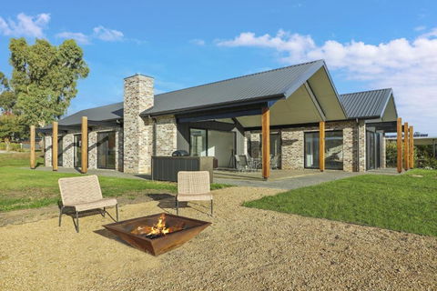 Mayple Peaks - Kingaroy Accommodation 0