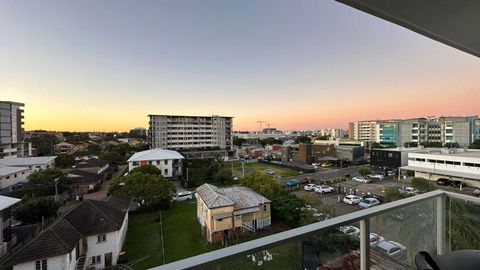 Modern 2-Bed 2-Bath - Walk To Hospital & Westfield - Kingaroy Accommodation 2