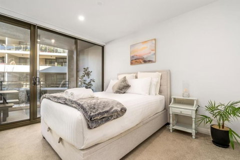 Modish Apartment Near Parliamentary Triangle - Kingaroy Accommodation 0