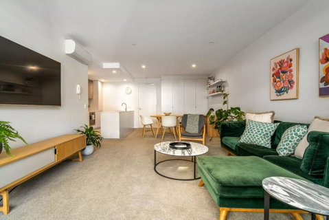 Modish Apartment Near Parliamentary Triangle - Kingaroy Accommodation 1