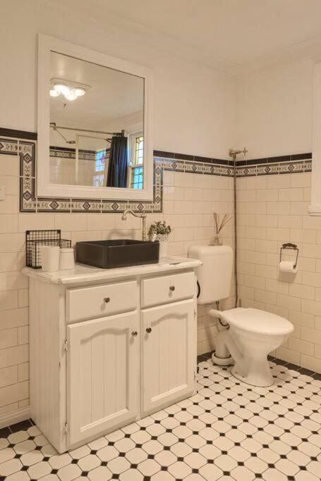 Miners Cottage Lancefield - Kingaroy Accommodation 2