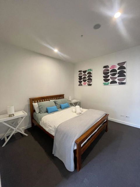 Modern 1BD Apt W Free Parking In Central Brunswick - Kingaroy Accommodation 0
