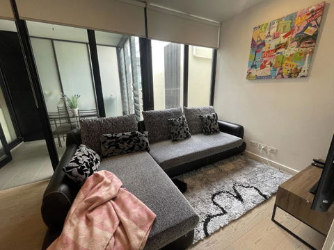 Modern 1BD Apt W Free Parking In Central Brunswick - Kingaroy Accommodation 3