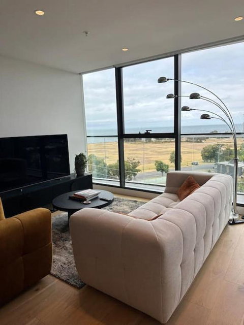 Modern 2 BRM Apt In Williamstown - Kingaroy Accommodation 1