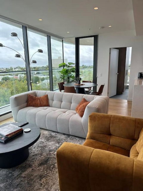 Modern 2 BRM Apt In Williamstown - Kingaroy Accommodation 2