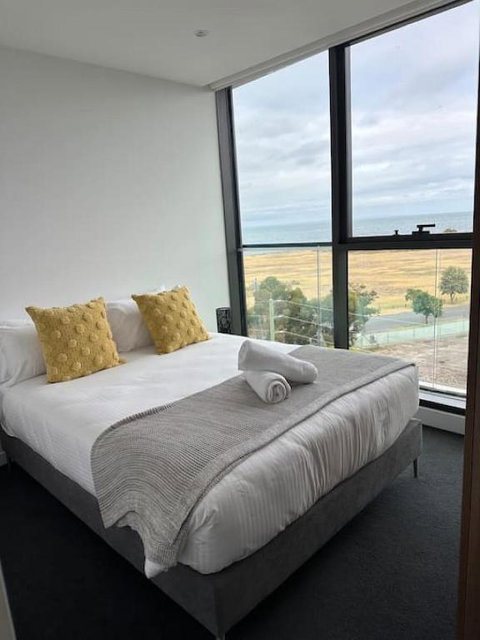 Modern 2 BRM Apt In Williamstown - Kingaroy Accommodation 3