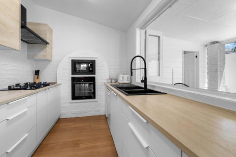 Modern Character Filled Cottage - Kingaroy Accommodation 2