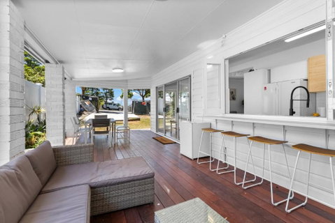 Modern Character Filled Cottage - Kingaroy Accommodation 1