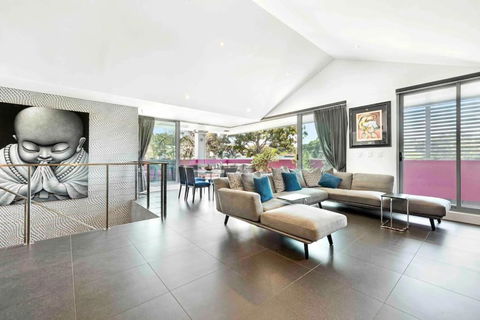 Modern Spacious 3 Bedroom Penthouse In Enmore - Kingaroy Accommodation 3