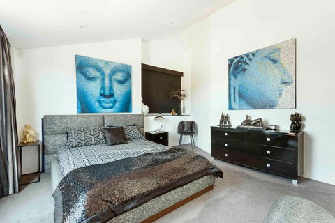 Modern Spacious 3 Bedroom Penthouse In Enmore - Kingaroy Accommodation 2
