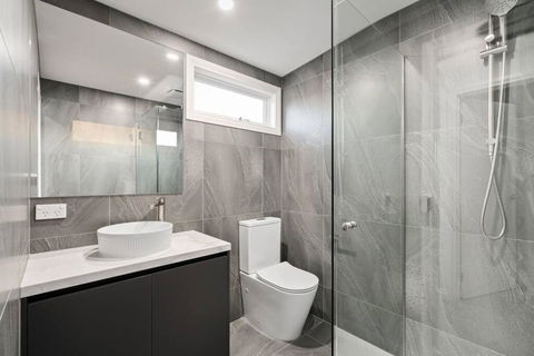 Modern Stylish Home - Walk To Beach - Kingaroy Accommodation 2