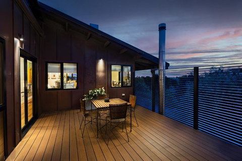 Modern St Kilda Apartment - Kingaroy Accommodation 3