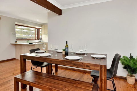 NEW PropertyBreezy Bayside Haven At Brightwaters - Kingaroy Accommodation 3