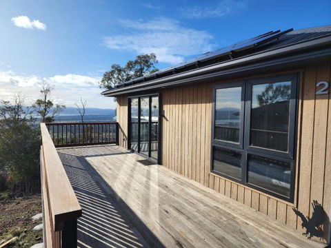 Mount Rumney Escapes Seaview House 2 - Eagle House - Kingaroy Accommodation 0