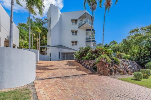 NEW! 2BR Whitsundays Oasis W/ Ocean Views - Kingaroy Accommodation 3