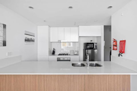 NEW 3BR Apt In Kingsgrove Sleeps 7 - Kingaroy Accommodation 2