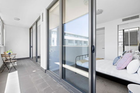 NEW 3BR Apt In Kingsgrove Sleeps 7 - Kingaroy Accommodation 1