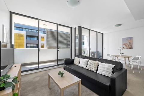 NEW 3BR Apt In Kingsgrove Sleeps 7 - Kingaroy Accommodation 3
