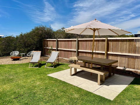 NEW Magpie Sands - 3 Bedroom Home - Downstairs Only, 1 Min Walk To Aldinga Beach - Kingaroy Accommodation 3