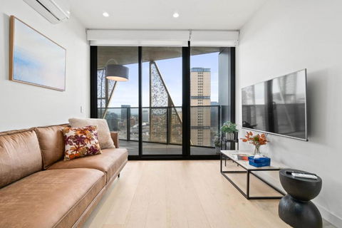 NEW Skyline View Luxury Apt Homey Heart Of ADL - Kingaroy Accommodation 0