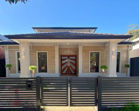 New Spacious Luxury 5 Bedroom Mansion In Unley - Kingaroy Accommodation 0