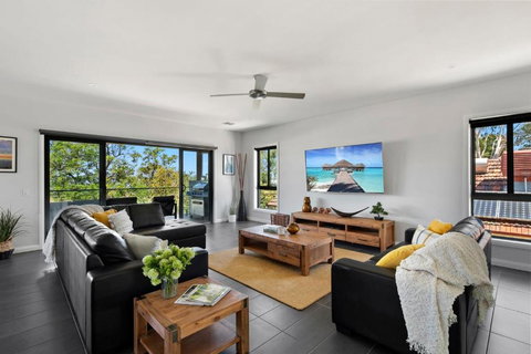 NEW - Sunrise Waters Holiday House - Kingaroy Accommodation 2