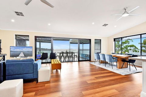 New Property Shimmer Shores Absolute Waterfront Retreat At Fishing Point, Lake Macquarie - Kingaroy Accommodation 3