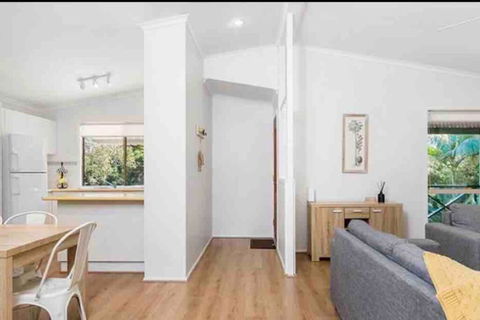 NORTH BYRON BEACH HOUSE Surf Sun Sand - Kingaroy Accommodation 3